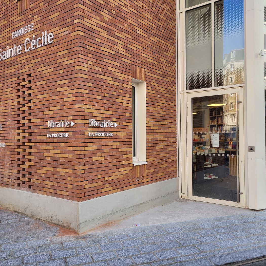 Librairie Les Curieux - La Procure 2